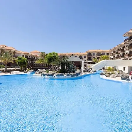 Volcanoes And Ocean Views أرونا